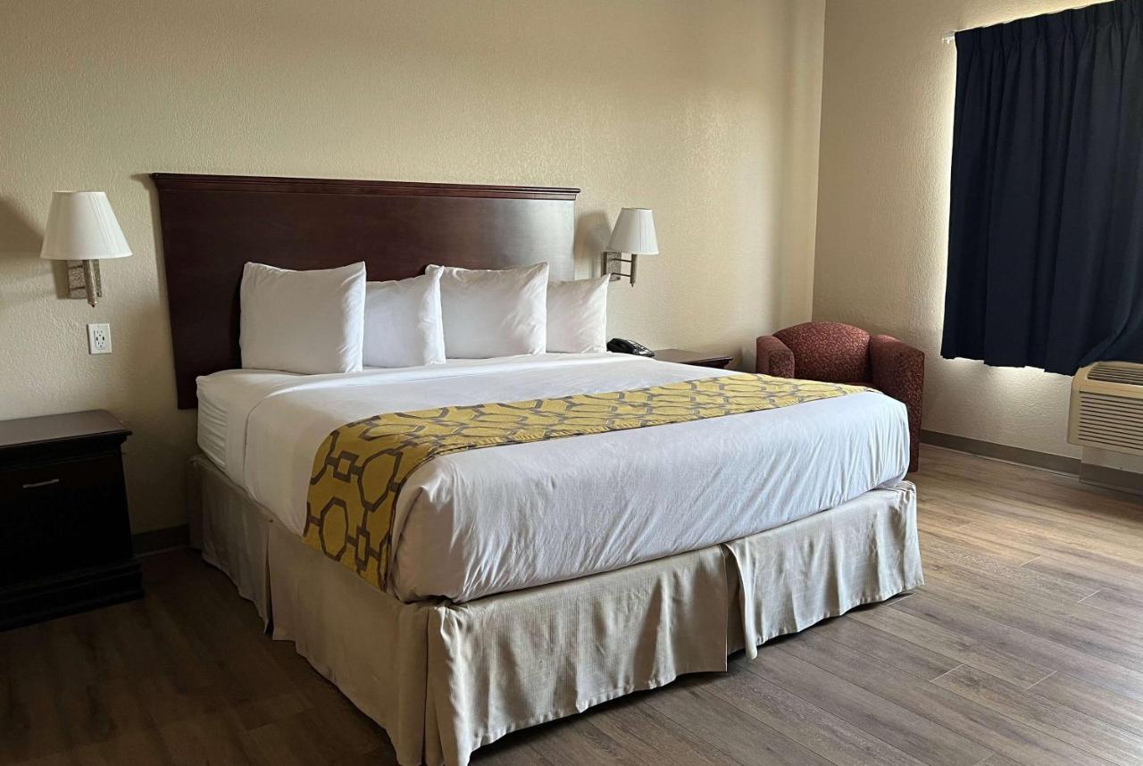 Baymont By Wyndham Houston Brookhollow Bagian luar foto