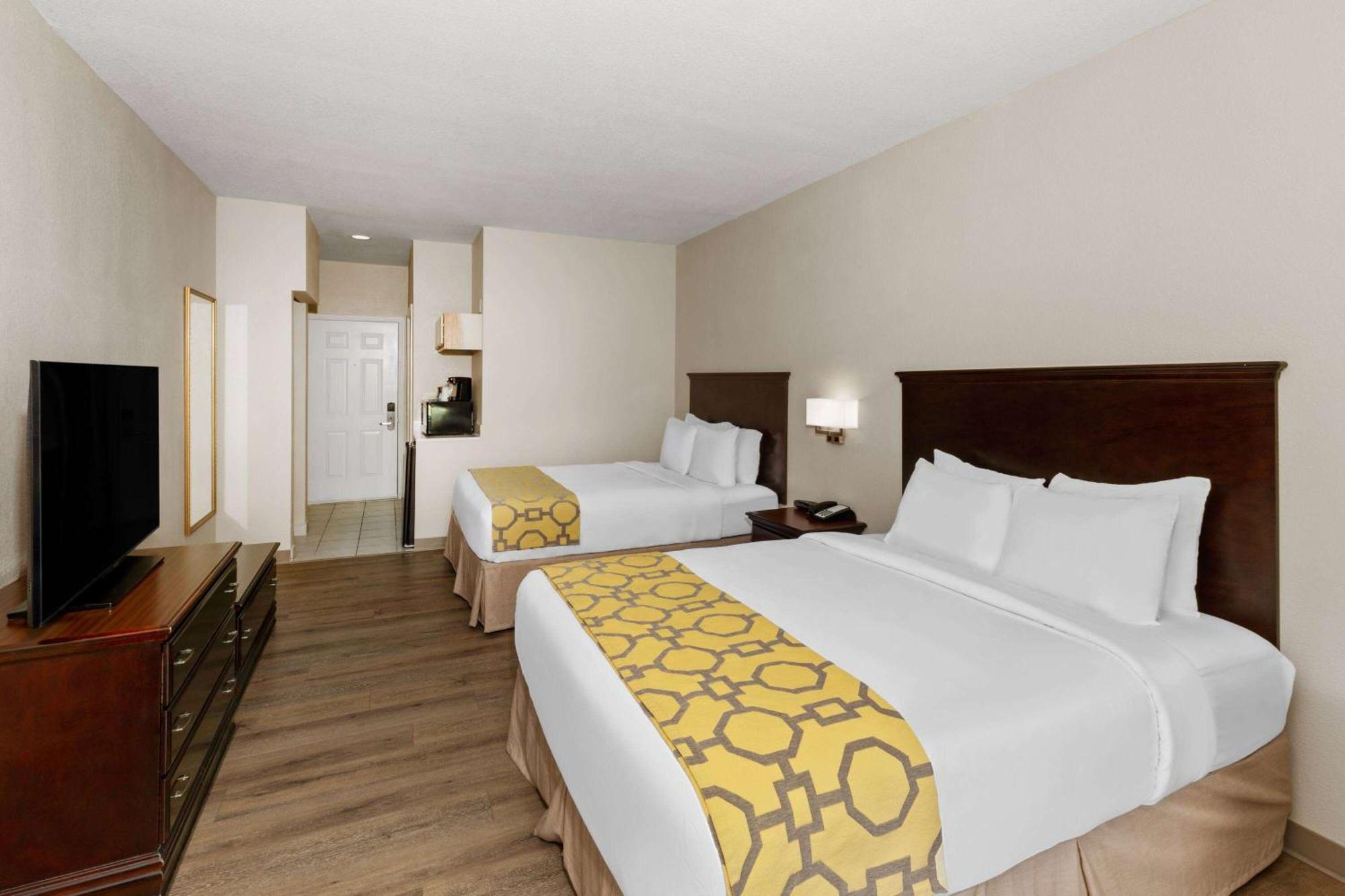 Baymont By Wyndham Houston Brookhollow Bagian luar foto