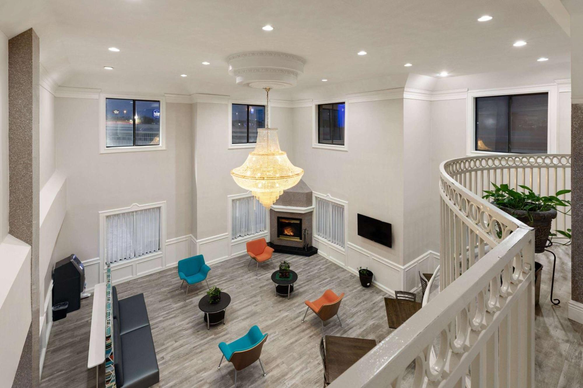 Baymont By Wyndham Houston Brookhollow Bagian luar foto