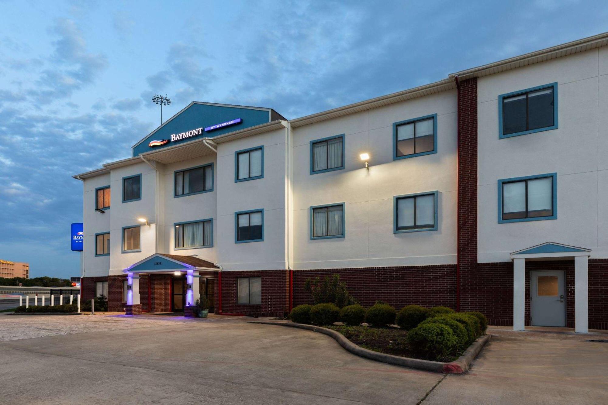 Baymont By Wyndham Houston Brookhollow Bagian luar foto