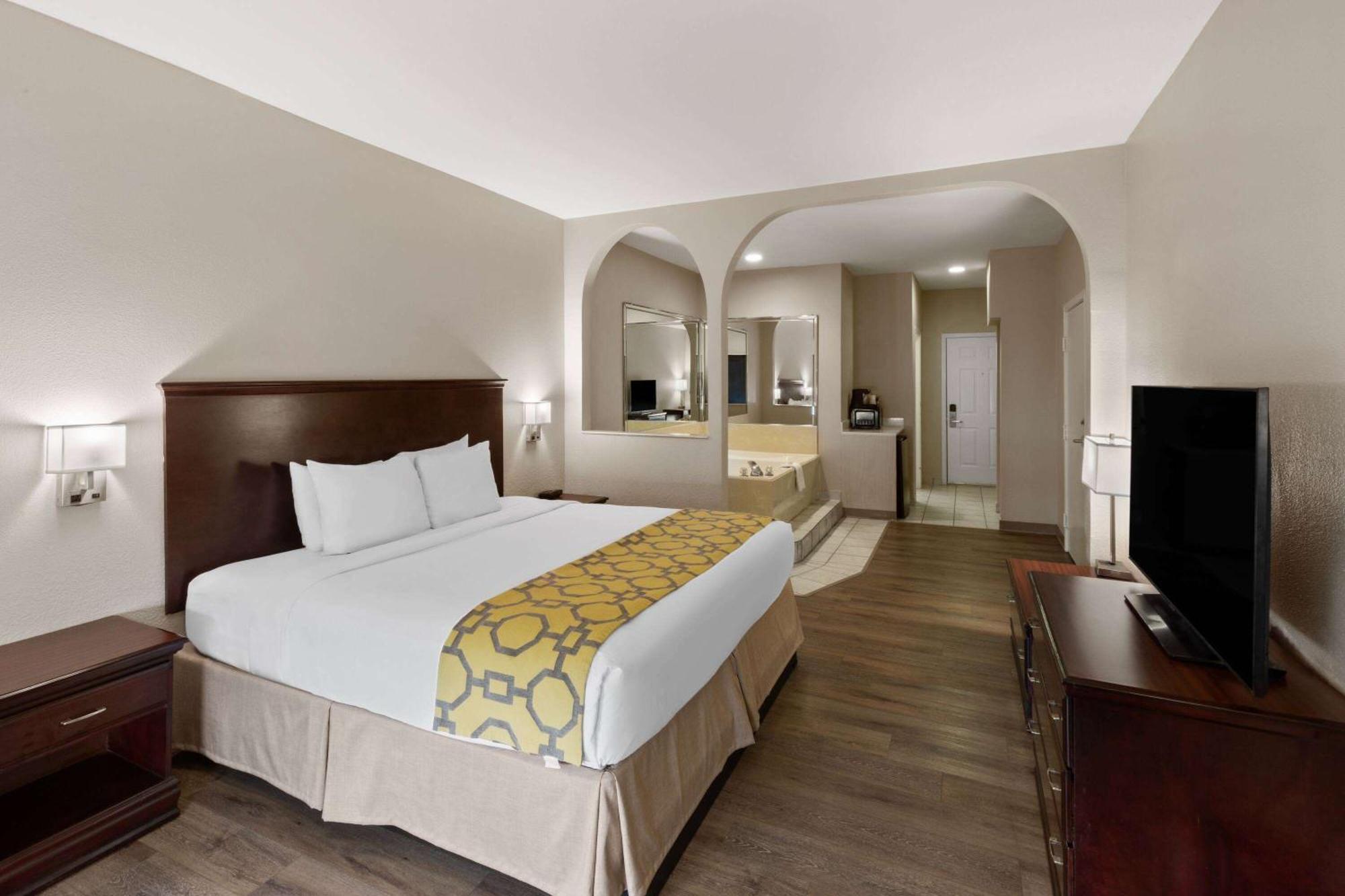 Baymont By Wyndham Houston Brookhollow Bagian luar foto
