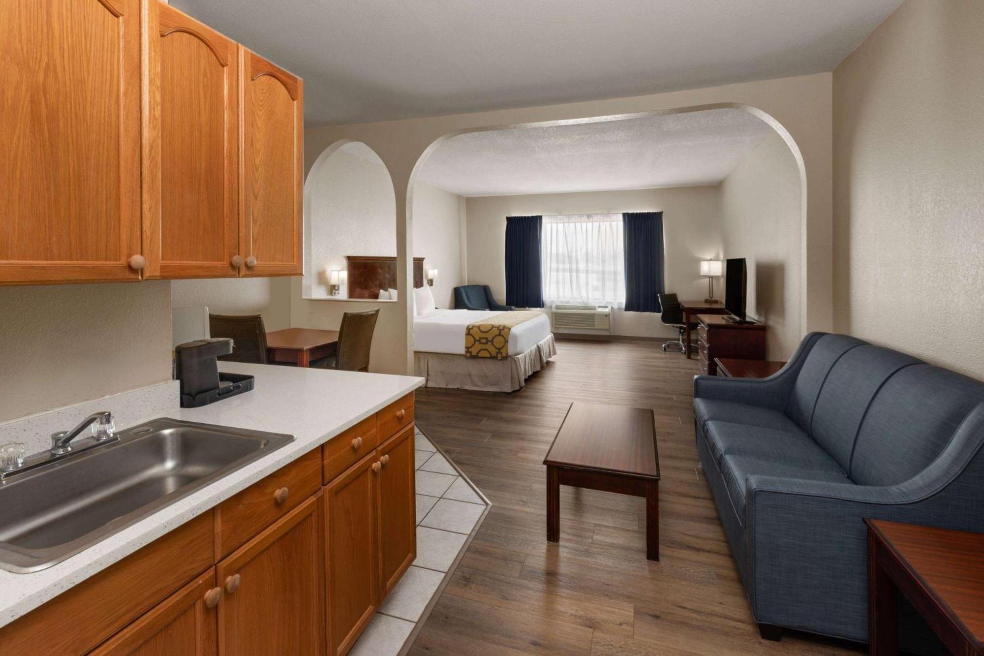 Baymont By Wyndham Houston Brookhollow Bagian luar foto