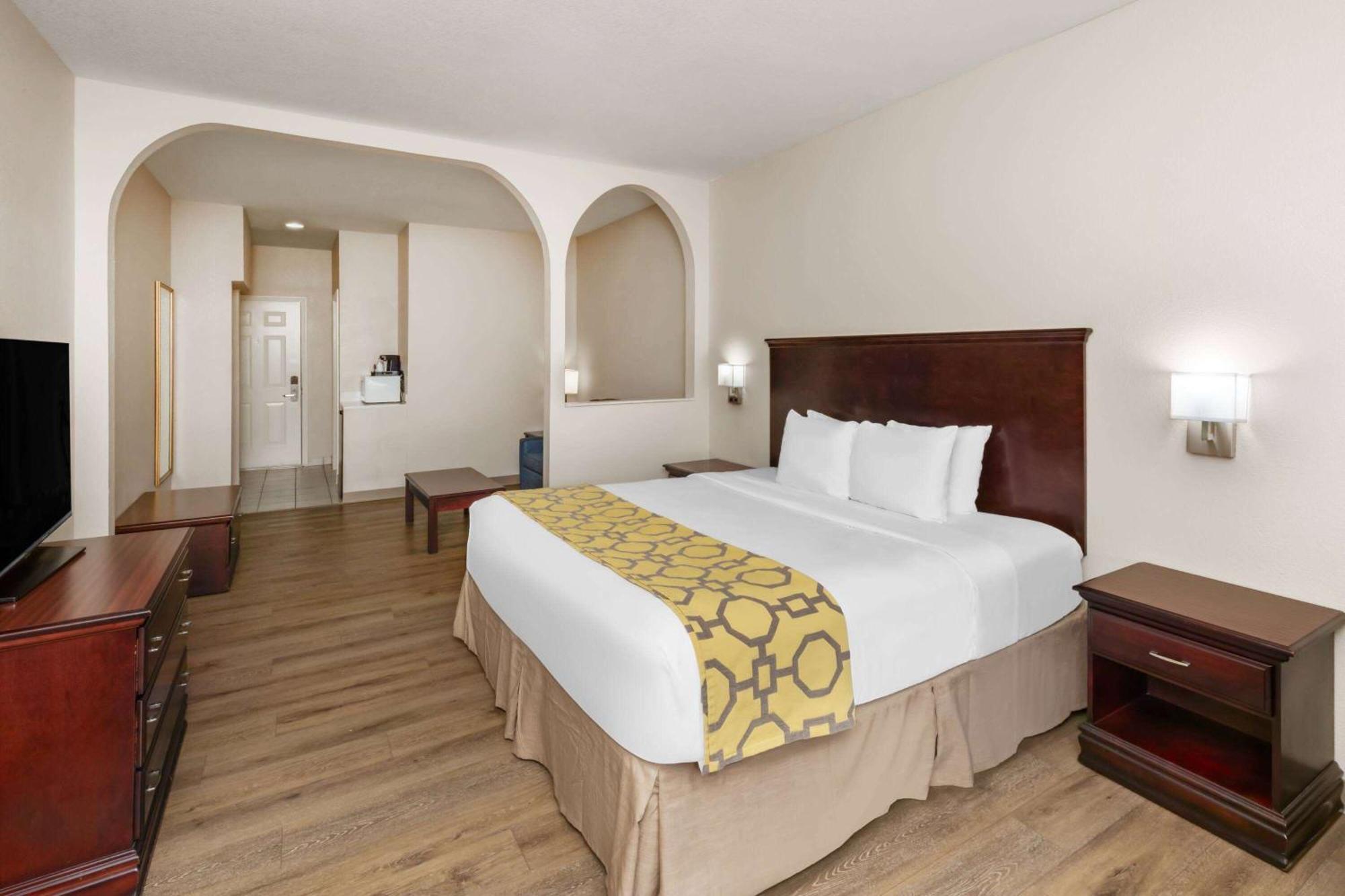 Baymont By Wyndham Houston Brookhollow Bagian luar foto